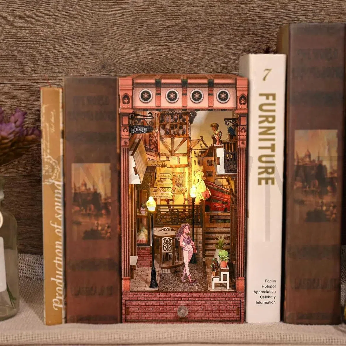 Model edukacyjny Zestaw do samodzielnego czytania książek, model 3D domek dla lalek Booknook, zestaw kreatywny podpórek do książek ze światłem LED, miniaturowe rękodzieło DIY prezenty hobby, drewniane