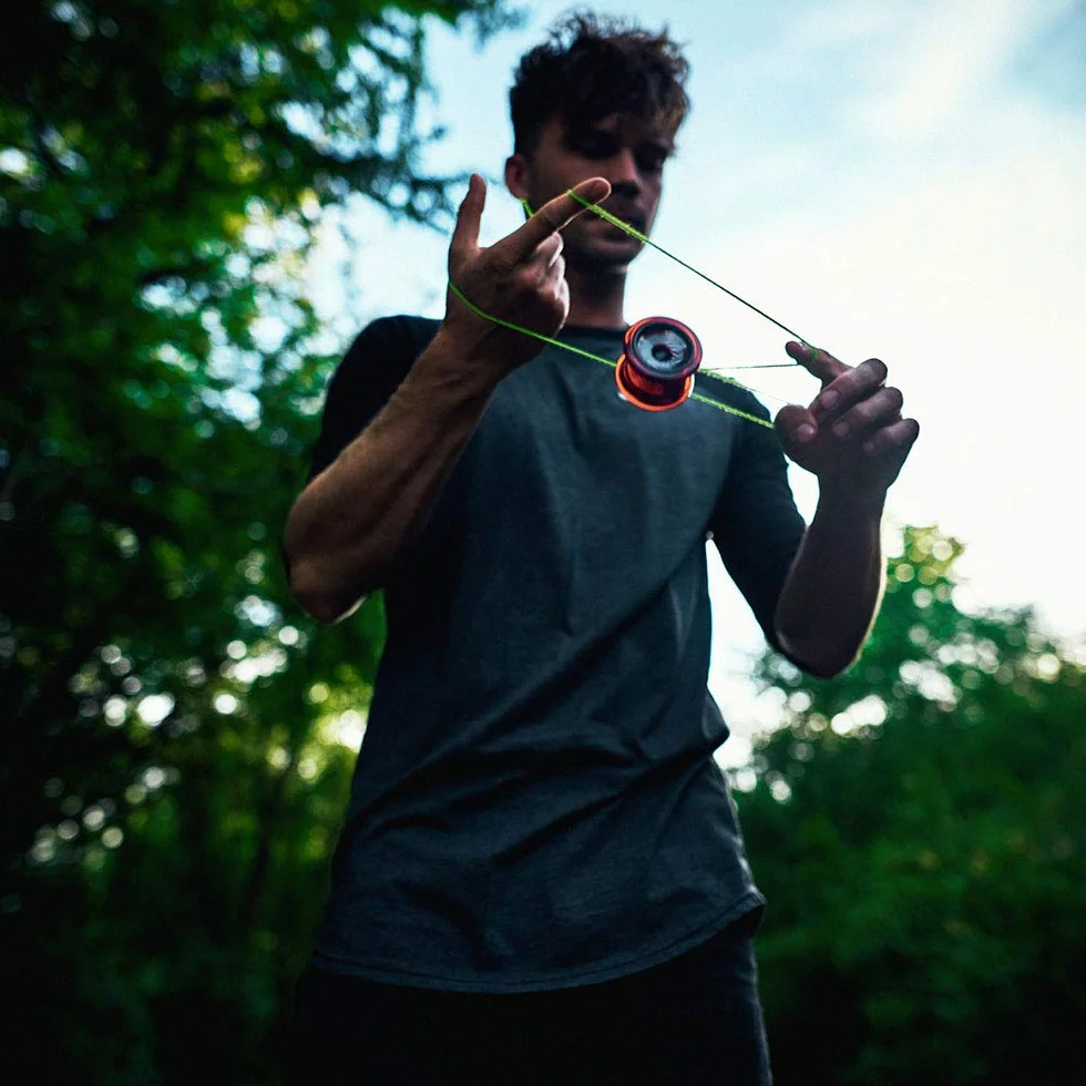 YoyoFactory Arrow Yo-Yo – żółty (od początkującego do profesjonalisty, 2 metalowe łożyska kulkowe, sznurek i instrukcja w zestawie)