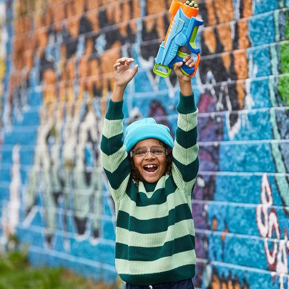 Wyrzutnia Nerf Elite Jr Explorer, łatwa w obsłudze wyrzutnia, łatwe trzymanie, ładowanie i strzelanie, 8 strzałek Nerf Elite, zabawkowe piankowe wyrzutnie dla chłopców i dziewczynek w wieku od 6 lat