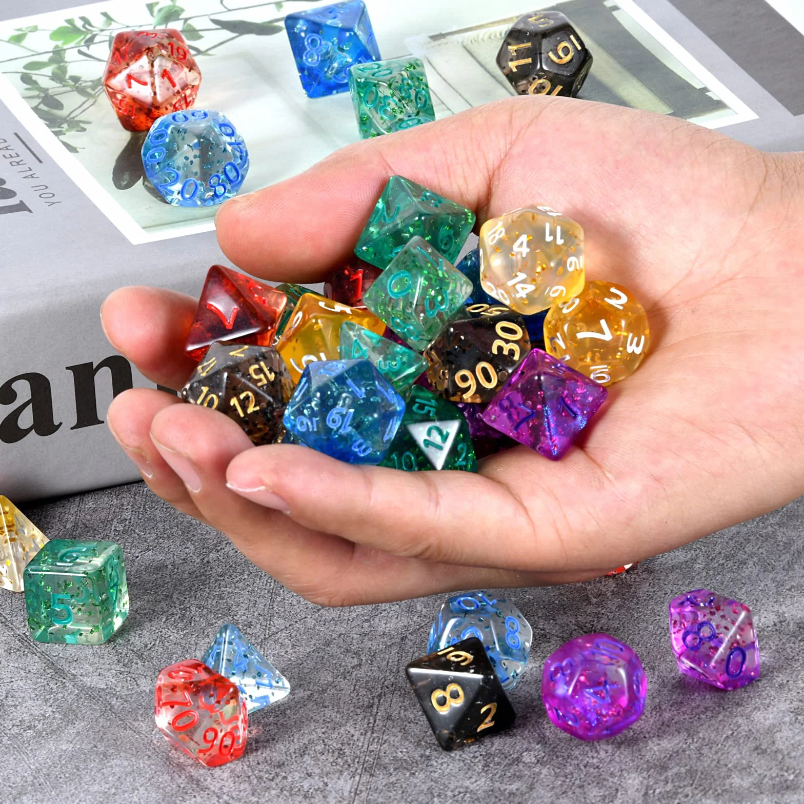 Kryształowa wstążka kości - czerwone, 7-częściowy zestaw wielościenny, materiał akrylowy, D4, D6, D8, D10, D12, D20, idealne do D&D, MTG, gier stołowych
