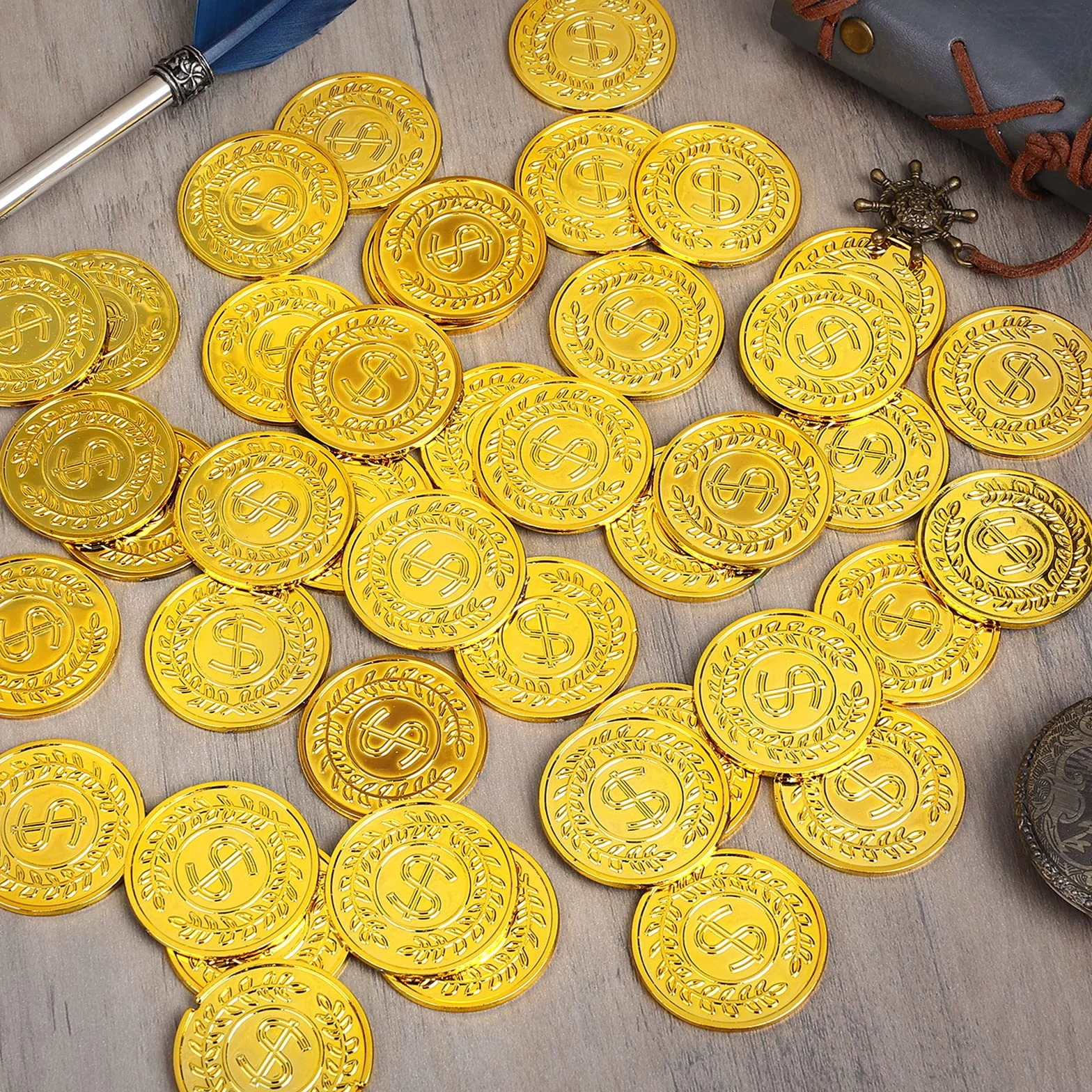 100 szt. plastikowych złotych monet fałszywe złote monety pirackie monety skarb złote monety do zabawy gra impreza upominki nauczyciele klasa nagroda