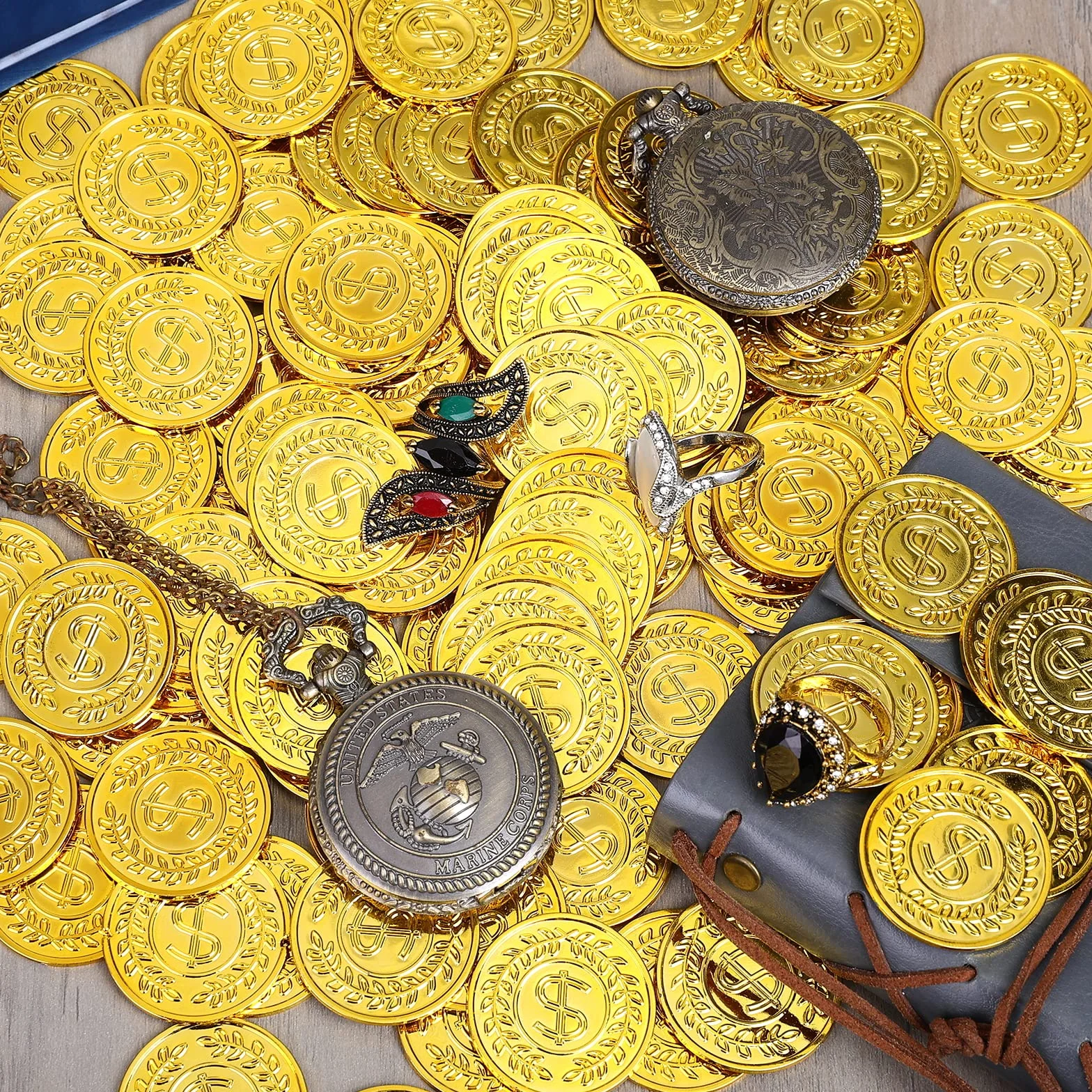 100 szt. plastikowych złotych monet fałszywe złote monety pirackie monety skarb złote monety do zabawy gra impreza upominki nauczyciele klasa nagroda