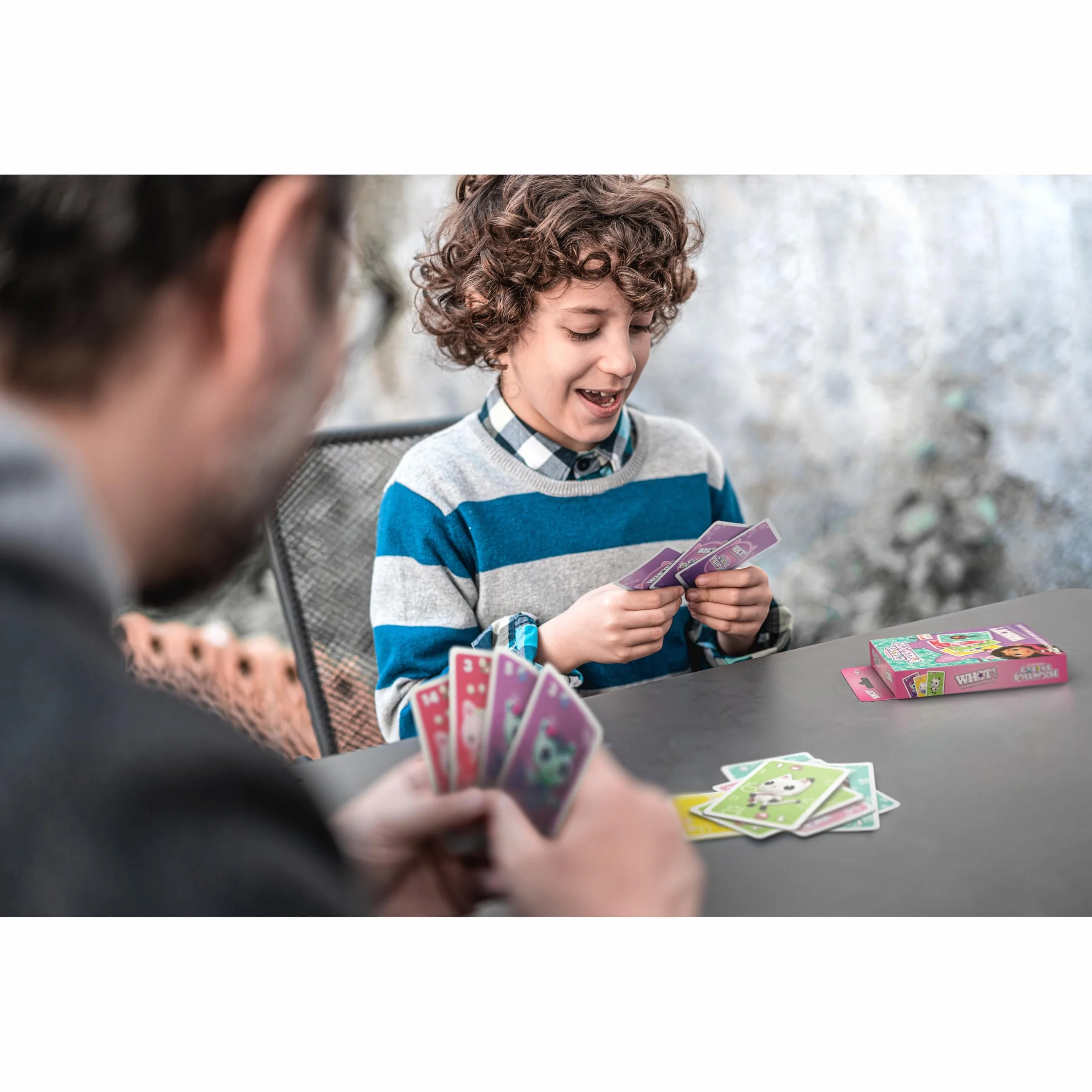 Waddingtons Number 1 Gabby's Dollhouse WHOT! - Gra Karciana na Dopasowywanie dla Dzieci od 5 lat, dla 2-6 graczy Dopasowywanie Kart i Spostrzegawczość - Prezent dla Dziecka od 5 lat