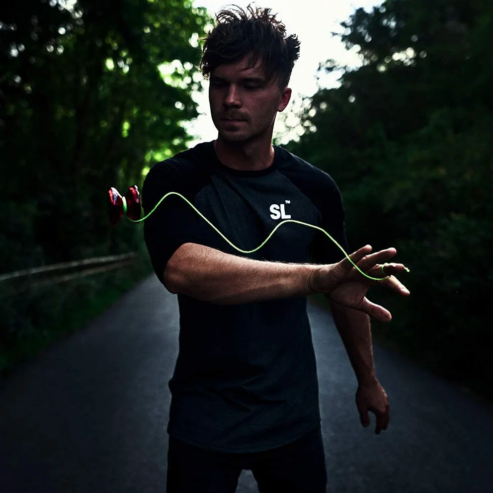 YoyoFactory Arrow Yo-Yo – żółty (od początkującego do profesjonalisty, 2 metalowe łożyska kulkowe, sznurek i instrukcja w zestawie)