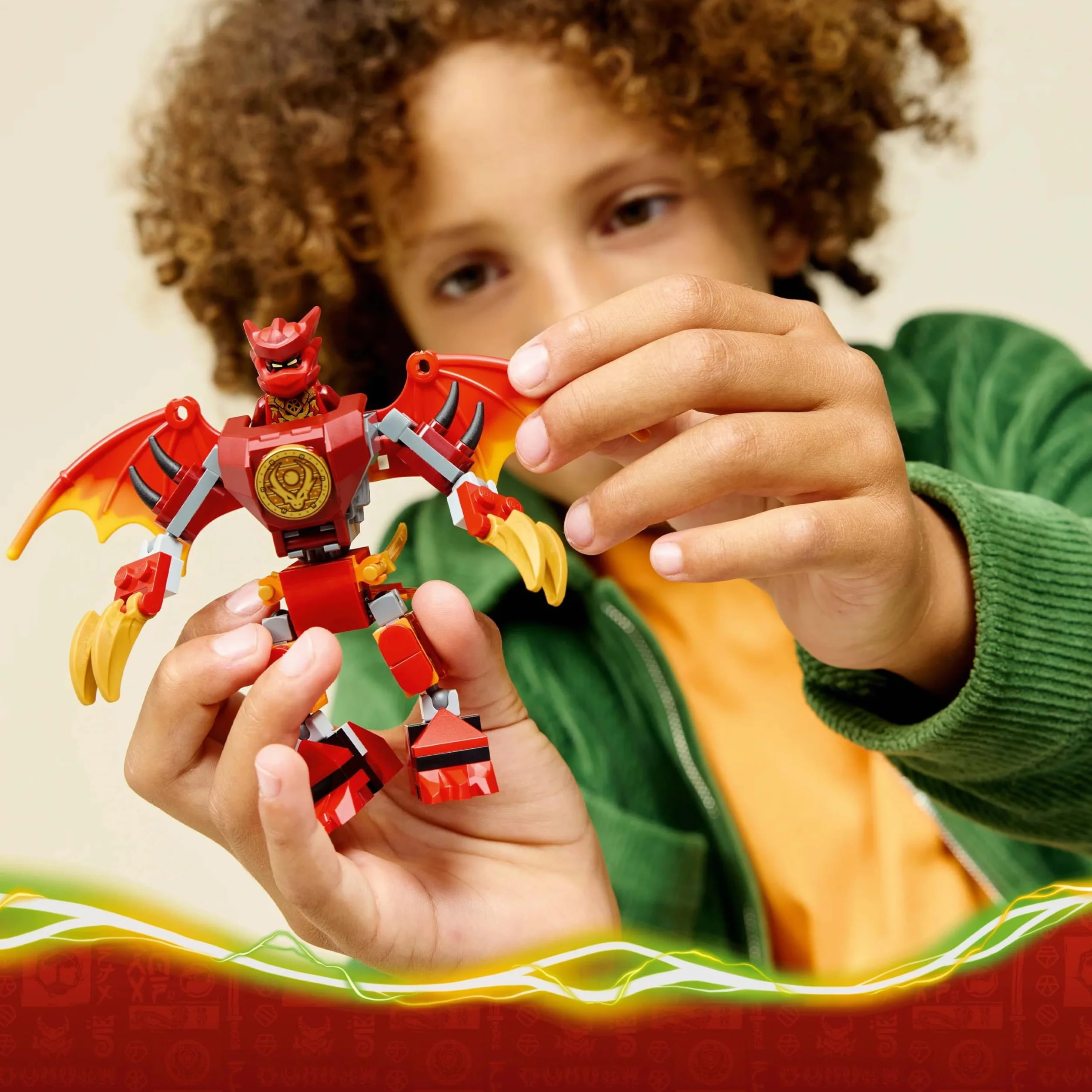 LEGO NINJAGO Smok-mech Kaia — zestaw bitewny, zabawka dla dzieci w wieku od 6 lat, zestaw klocków z trzema minifigurkami, drobny upominek, ninja prezent urodzinowy dla chłopca i dziewczynki 71851