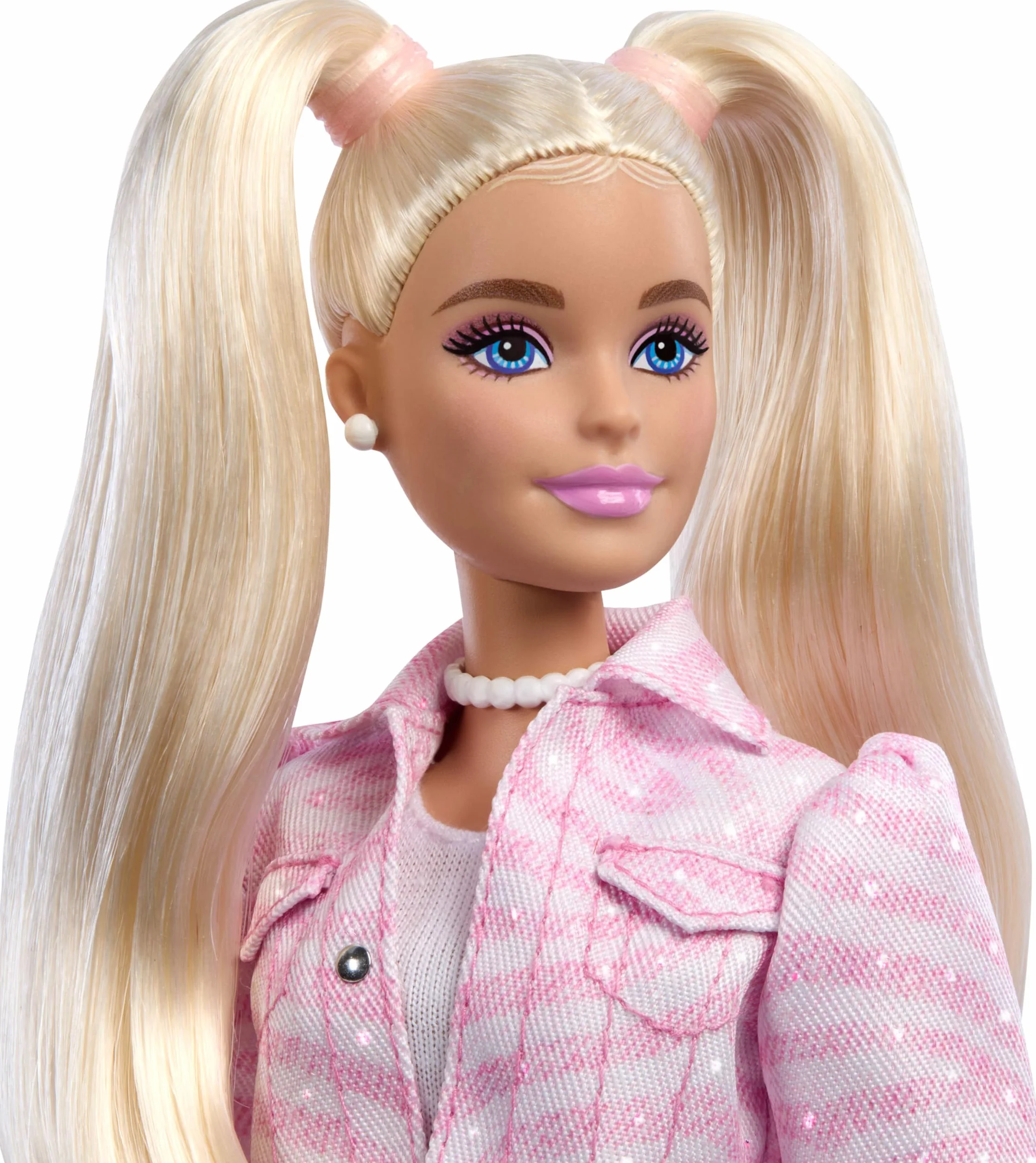 Barbie Deluxe Style Różowy denim Lalka #9 blond włosy, kurtka i spódniczka, akcesoria, w tym kopertówka z kokardką i perełkowa biżuteria, modny zestaw, zabawka dla dzieci 4+, JJN69
