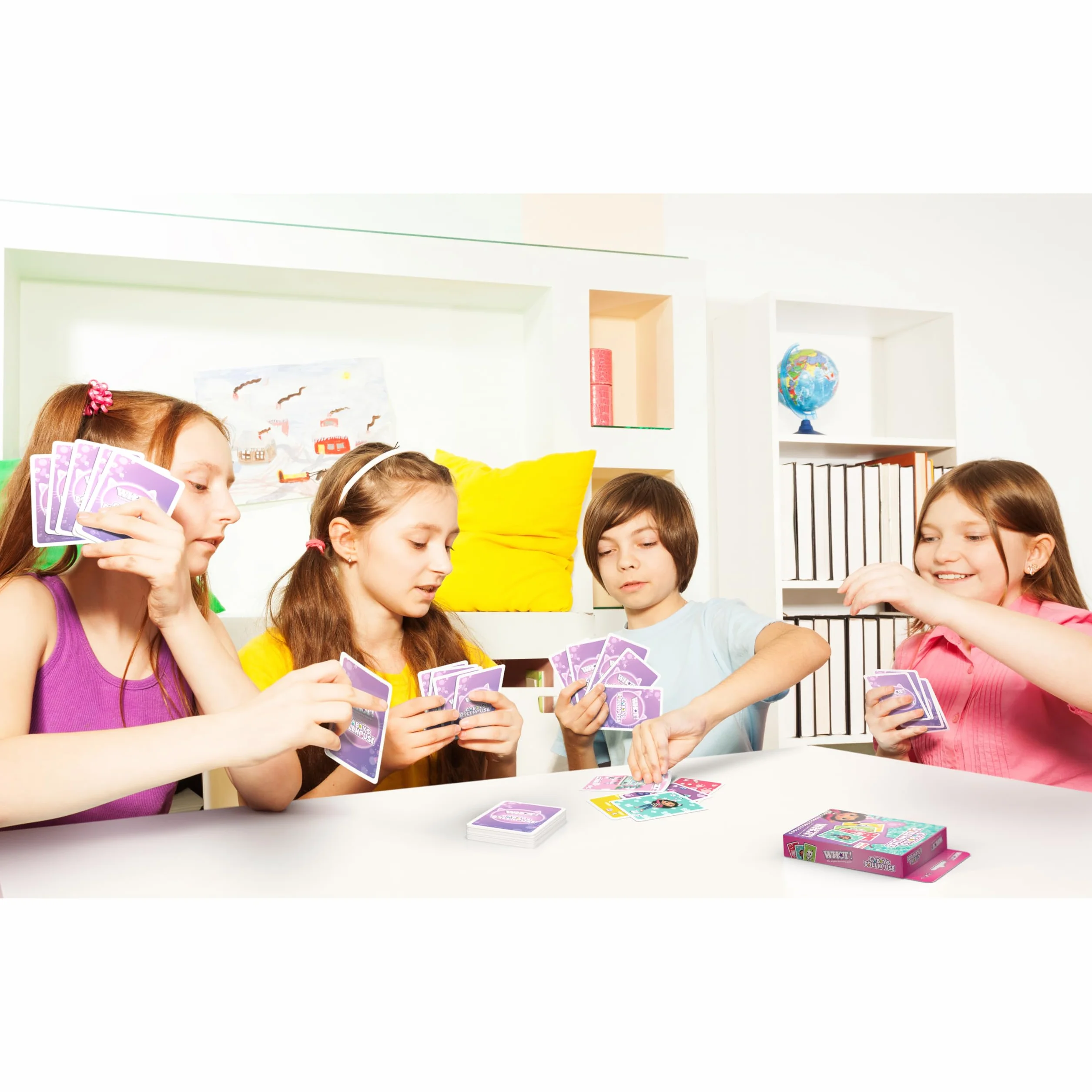 Waddingtons Number 1 Gabby's Dollhouse WHOT! - Gra Karciana na Dopasowywanie dla Dzieci od 5 lat, dla 2-6 graczy Dopasowywanie Kart i Spostrzegawczość - Prezent dla Dziecka od 5 lat