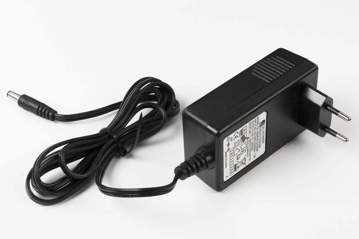 Razor Power Core (Powercore) E90 Charger 12 V/1,0 A (1000 mA) Single pin - Also Suitable for Powerrider 360 (v4+) and Chain Driven E90(V7+)