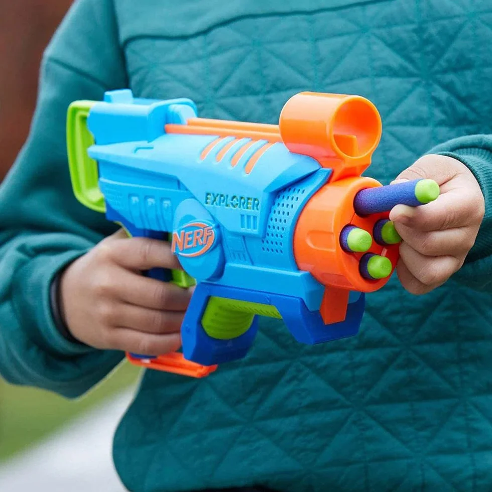 Wyrzutnia Nerf Elite Jr Explorer, łatwa w obsłudze wyrzutnia, łatwe trzymanie, ładowanie i strzelanie, 8 strzałek Nerf Elite, zabawkowe piankowe wyrzutnie dla chłopców i dziewczynek w wieku od 6 lat