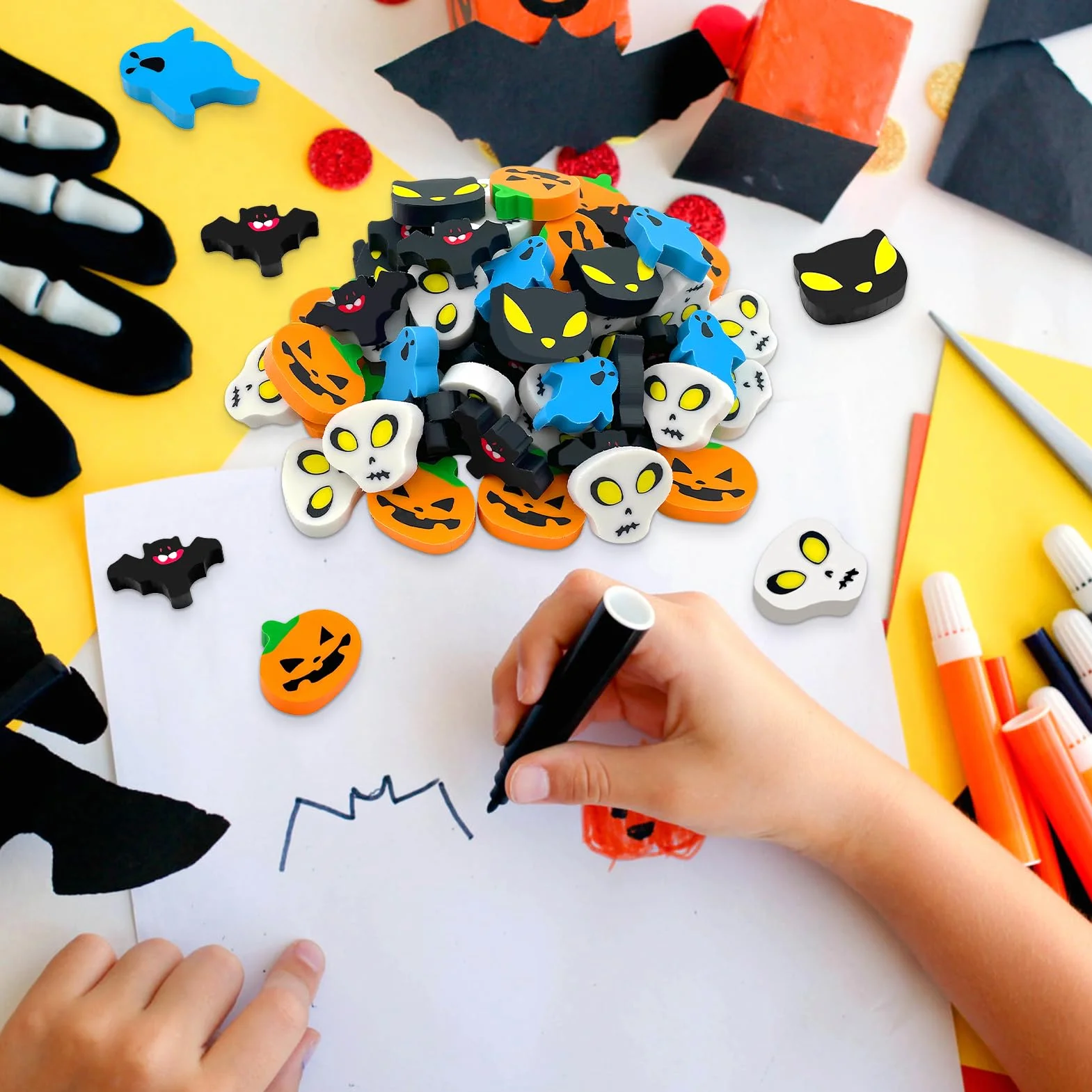 50 Sztuk Mini Gumek do Ścierania na Halloween - Dynia i Czaszka - Prezent dla Dzieci, Biuro i Artykuły Papiernicze