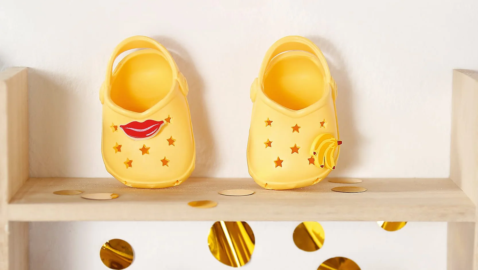 BABY born Holiday Shoes with Pins for 43 cm Doll - Four Colourful Decorative Accents - Easy for Small Hands, Creative Play Promotes Empathy & Social Skills, For Toddlers 3 Years & Up