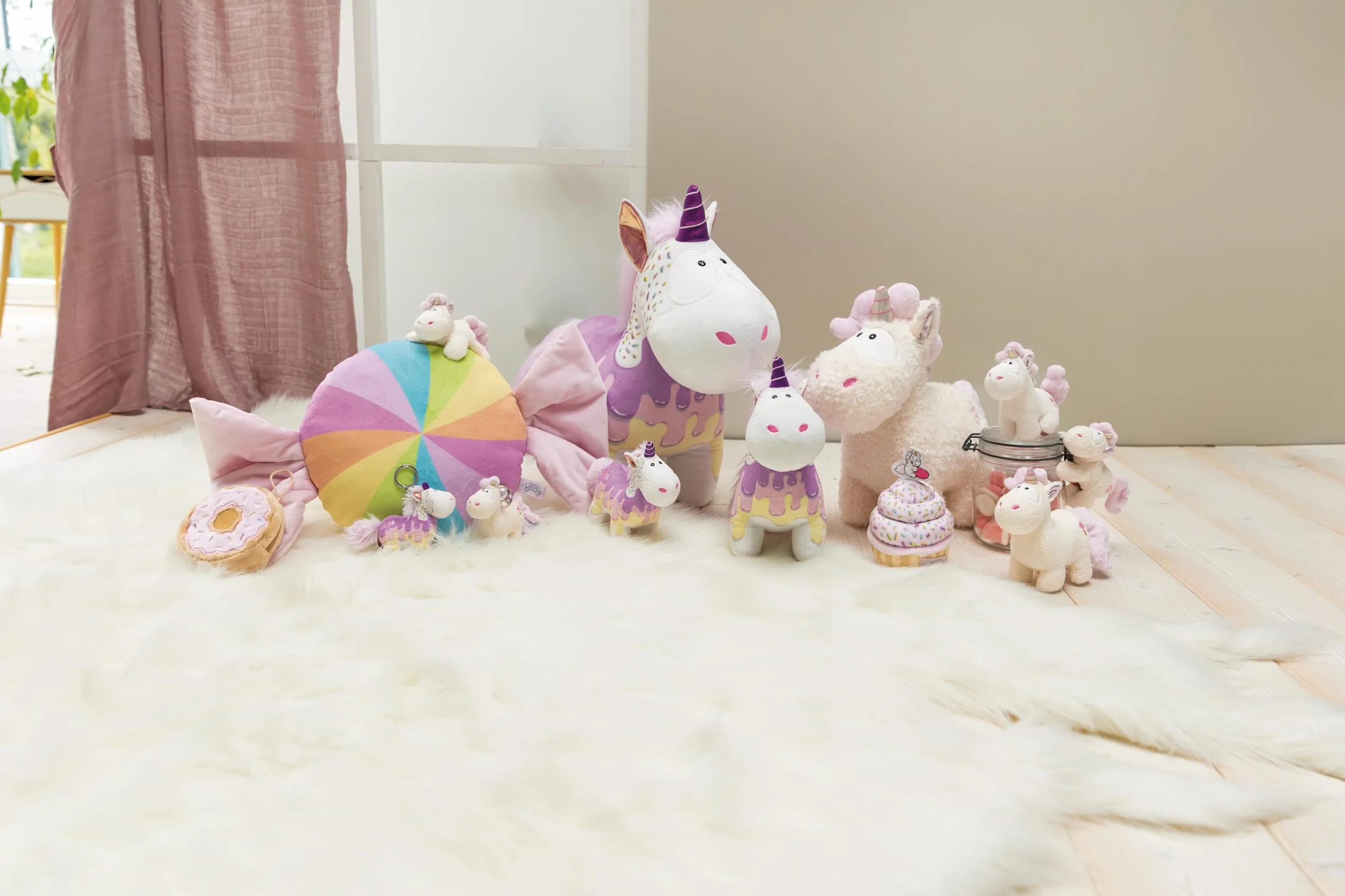 NICI 61900 breloczek jednorożec Sweety Rainbow, wierny towarzysz do plecaka lub torby, zawieszka do kluczy dla małych i dużych, 10 cm, biały