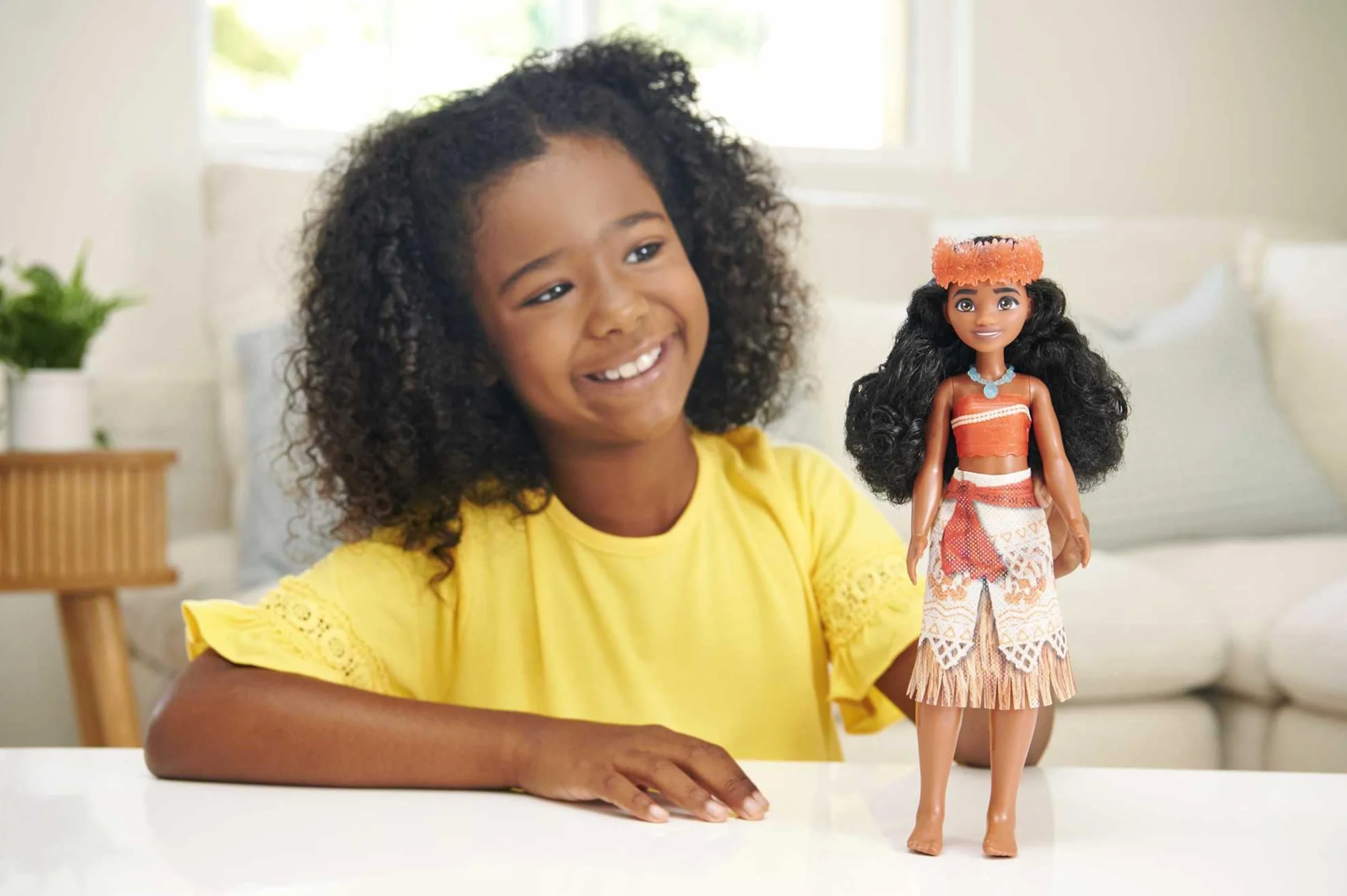 Mattel Księżniczka Disneya Vaiana Lalka z punktami zgięcia, ubrankiem i akcesoriami inspirowanymi filmem Disneya, prezent dla dzieci HPG68