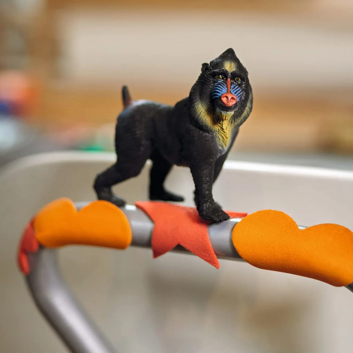 schleich WILD LIFE | Mandryl 14856 | Szczegółowa figurka zwierzęcia | Zabawka zoo | Prezent dla dzieci | Figurka do zabawy od 3 lat | 7 × 3 × 6 cm