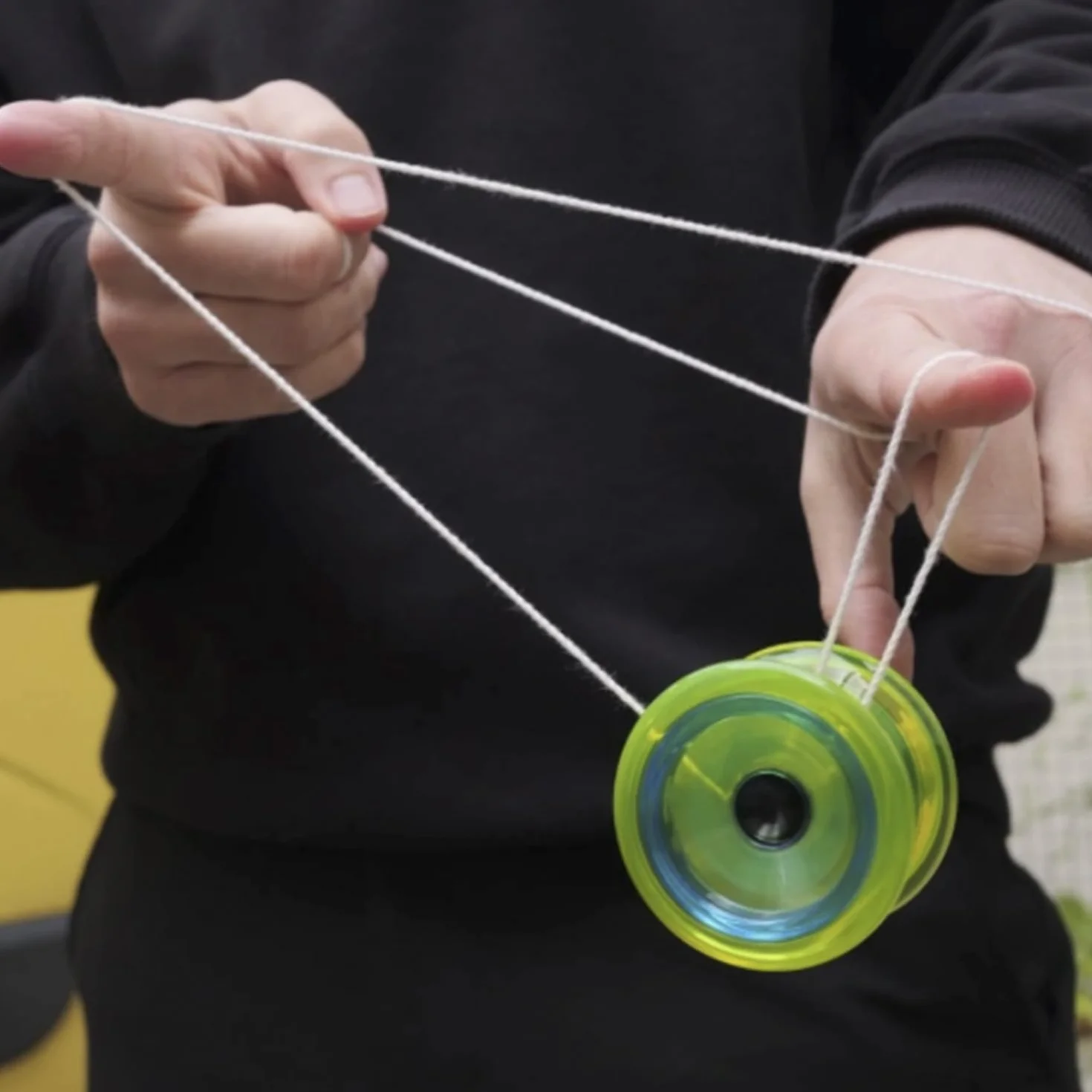 YoyoFactory Arrow Yo-Yo – żółty (od początkującego do profesjonalisty, 2 metalowe łożyska kulkowe, sznurek i instrukcja w zestawie)