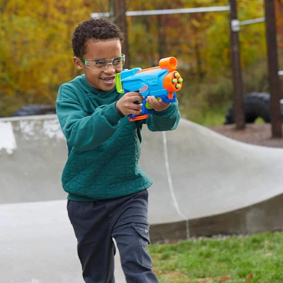 Wyrzutnia Nerf Elite Jr Explorer, łatwa w obsłudze wyrzutnia, łatwe trzymanie, ładowanie i strzelanie, 8 strzałek Nerf Elite, zabawkowe piankowe wyrzutnie dla chłopców i dziewczynek w wieku od 6 lat