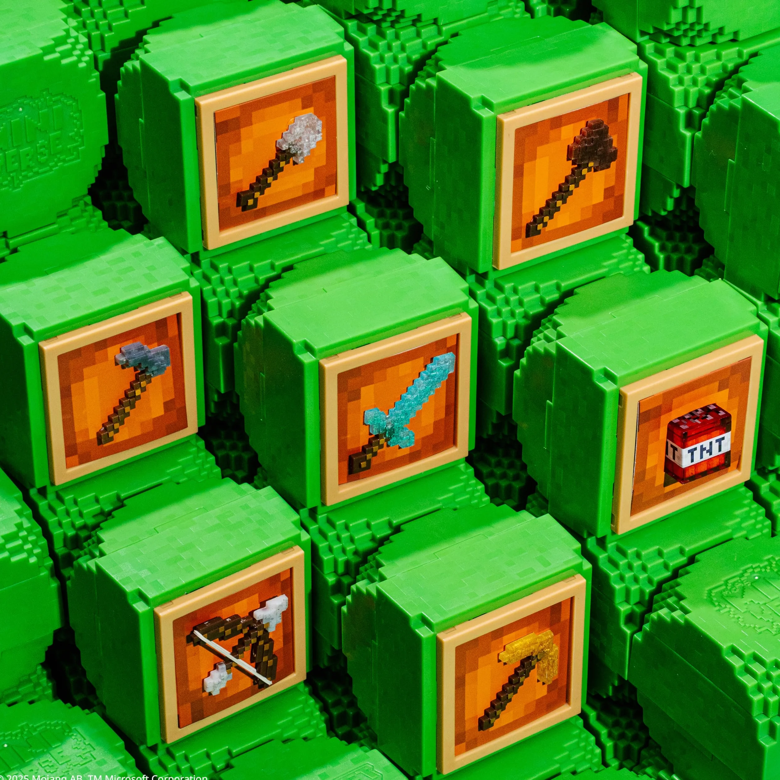 MGA's Miniverse Make It Mini Minecraft - Mini Kolekcje Minecraft w Tajemniczych Opakowaniach, Majsterkowanie, Rękodzieło, Zabawa Żywicą, 12 Miniaturek, NIEJADALNE - dla Kolekcjonerów od 8 Roku Życia