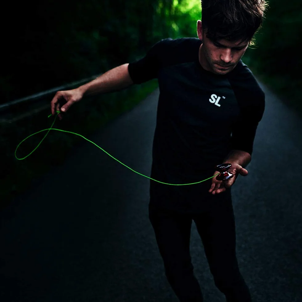 YoyoFactory Arrow Yo-Yo – żółty (od początkującego do profesjonalisty, 2 metalowe łożyska kulkowe, sznurek i instrukcja w zestawie)